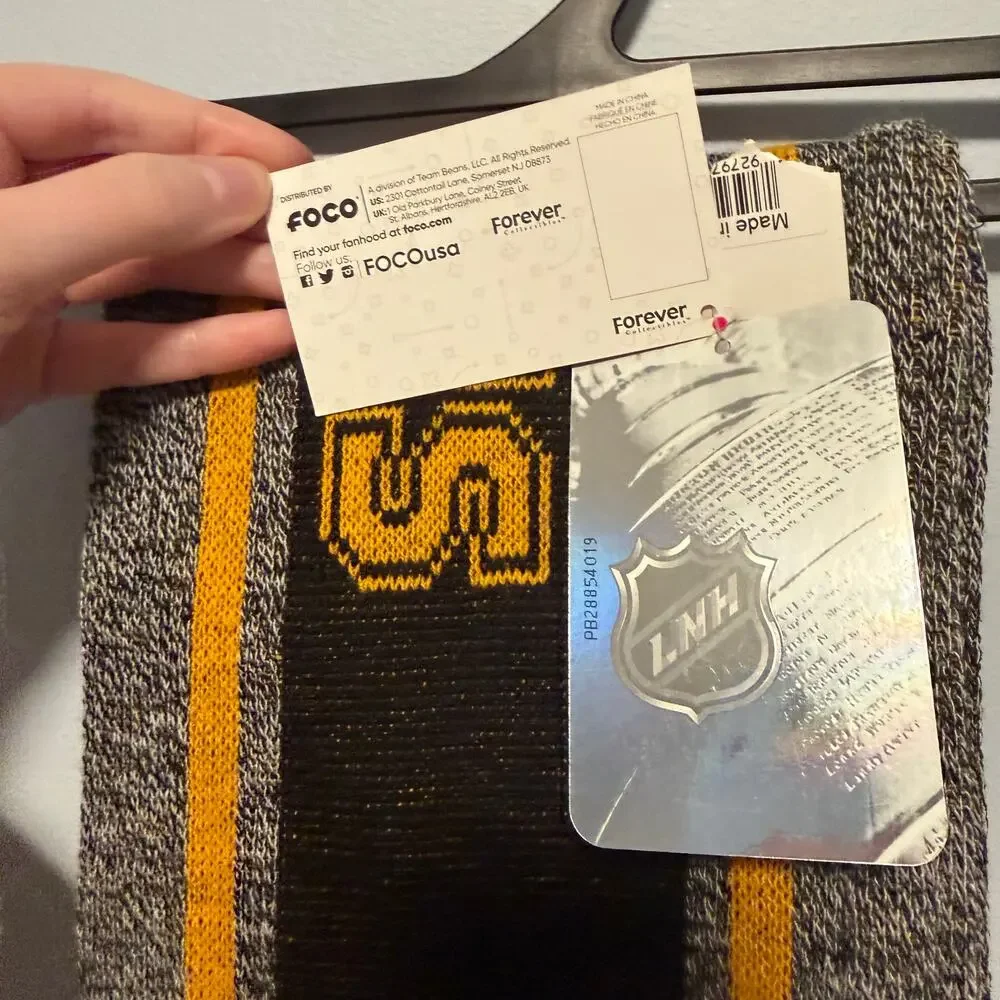 Boston Bruins Hockey NHL Scarf Black, Yellow, Grey NWT